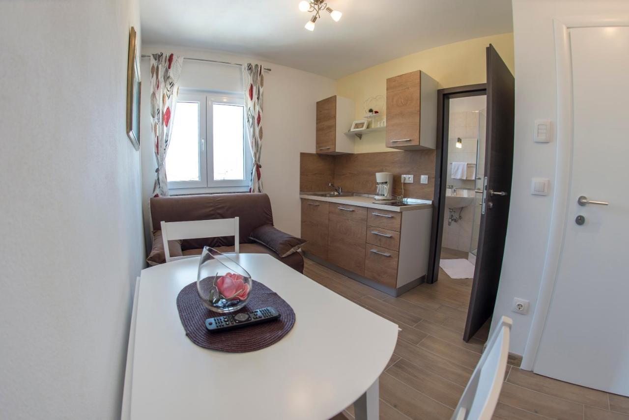 פאז'אנה Apartments Mojeljeto מראה חיצוני תמונה