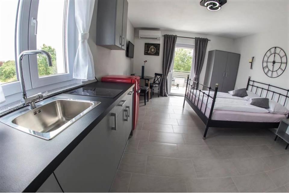פאז'אנה Apartments Mojeljeto מראה חיצוני תמונה